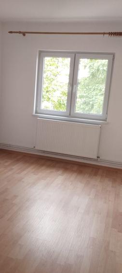 Apartament cu 3 camere decomandat în Exterior Vest