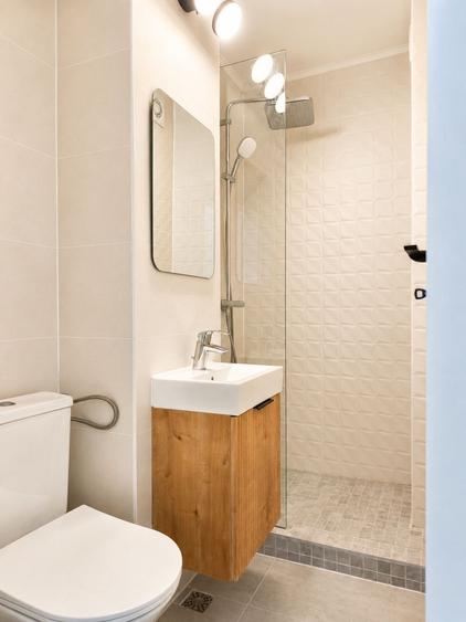 Casă cu 4 camere decomandat în Romană