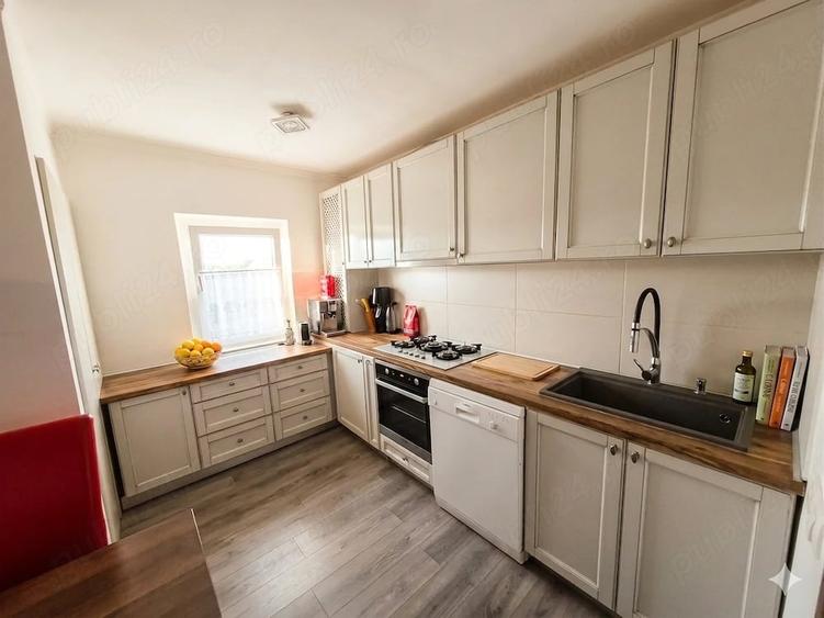 Apartament cu 3 camere decomandat în Micro 16