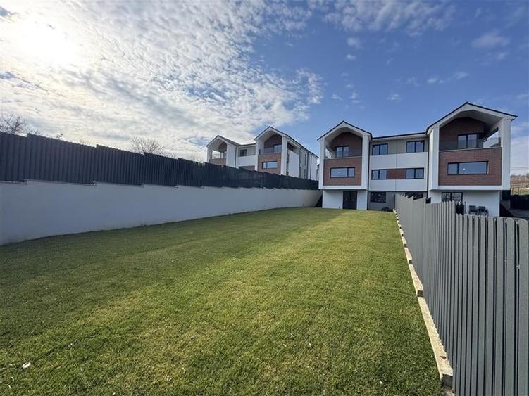 Duplex cu 5 camere cu Teren 612 Mp în Borhanci