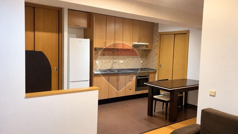 Apartament cu 3 camere, mobilat în Vitan