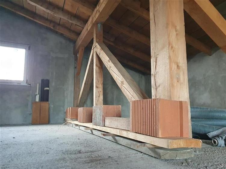 Casă individuală cu 3 camere cu Canalizare în Gugești