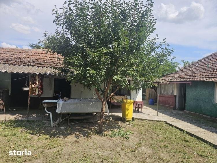 Casă cu 3 camere cu Teren 2000 Mp în Sărățeni