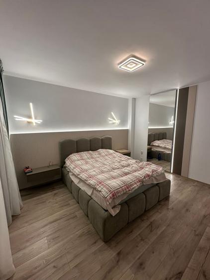 Apartament cu 3 camere decomandat în E3