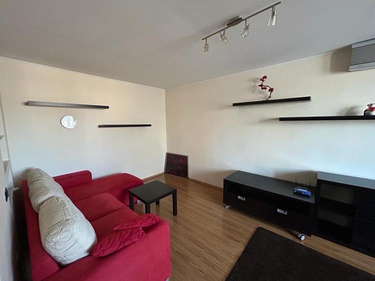 Apartament cu 4 camere semidecomandat în Podgoria