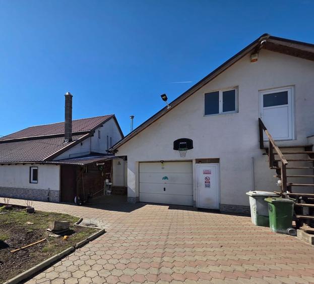 Casă cu 5 camere cu Teren 1000 Mp în Colonia Bod