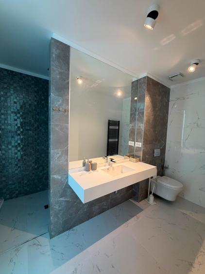 Apartament cu 4 camere semidecomandat în Mamaia