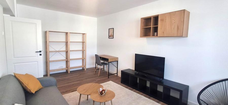 Apartament cu 2 camere decomandat în Titulescu