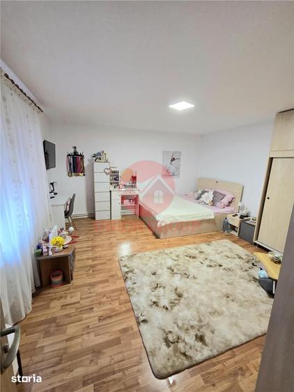 Casă cu 5 camere cu Teren 593 Mp în Central