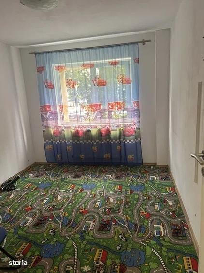 Apartament cu 3 camere decomandat în Astra
