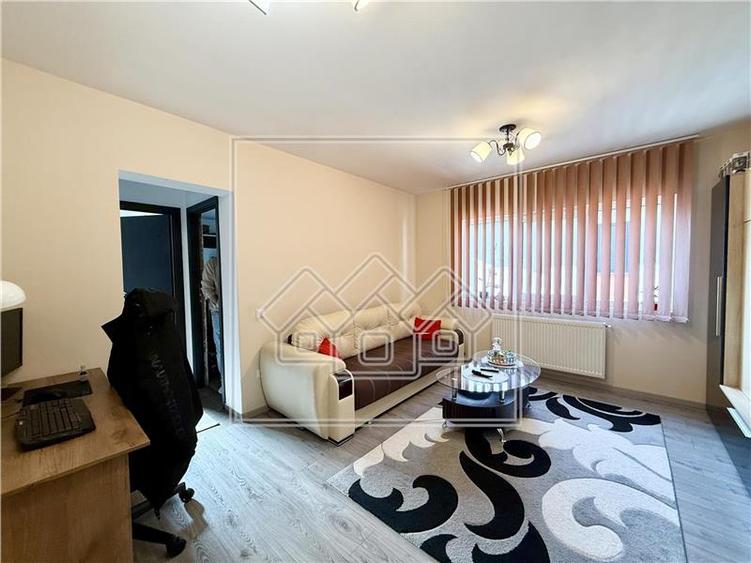 Apartament 2 camere etaj 2 din 3, balcon - str Ascanio Damian - 1