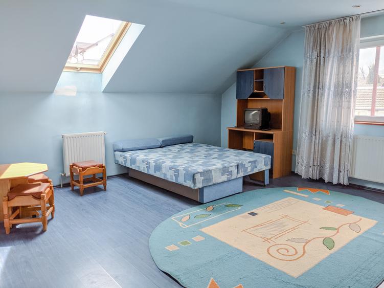 Casă individuală cu 10 camere cu Teren 600 Mp în Baciu