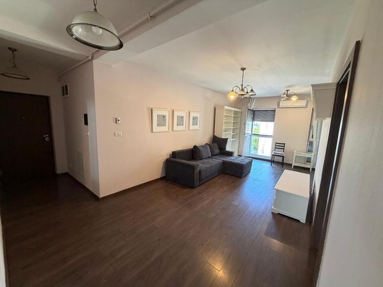 Apartament cu 3 camere decomandat, mobilat în Dumbrăvița
