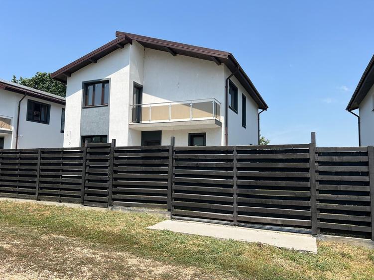 Casă individuală cu 5 camere cu Teren 450 Mp în Corbeanca