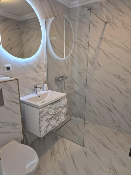 Apartament cu 3 camere decomandat în Școlilor