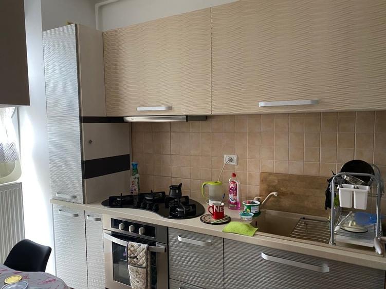 Apartament cu 3 camere decomandat în Torontalului