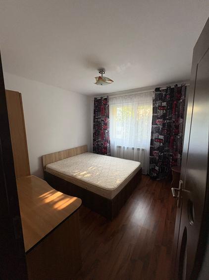 Apartament cu 3 camere semidecomandat în Alexandru cel Bun