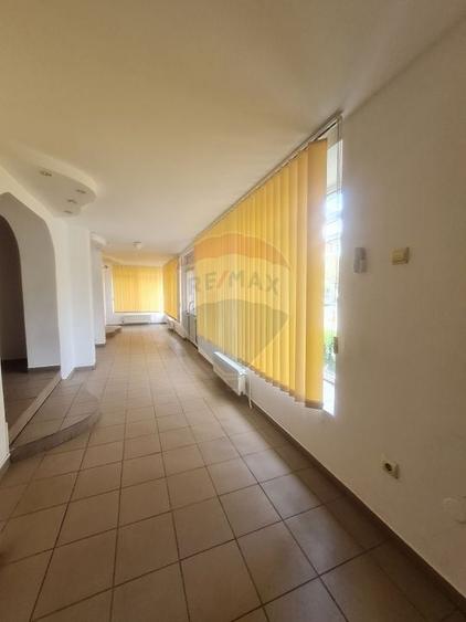 Spațiu comercial, de 90 mp, în Nord