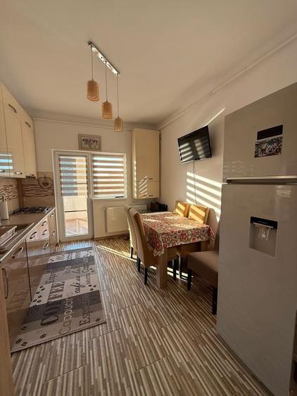 Apartament cu 3 camere decomandat în Exterior Vest