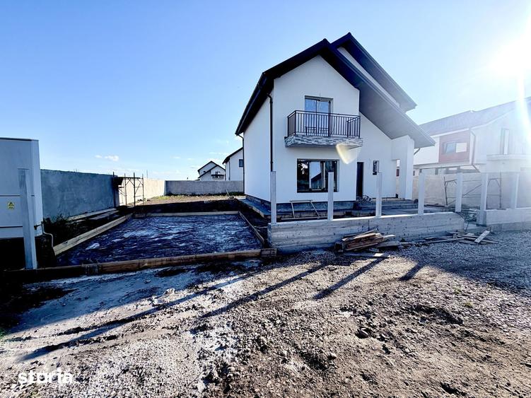 Casă cu 4 camere cu Teren 530 Mp în Glina