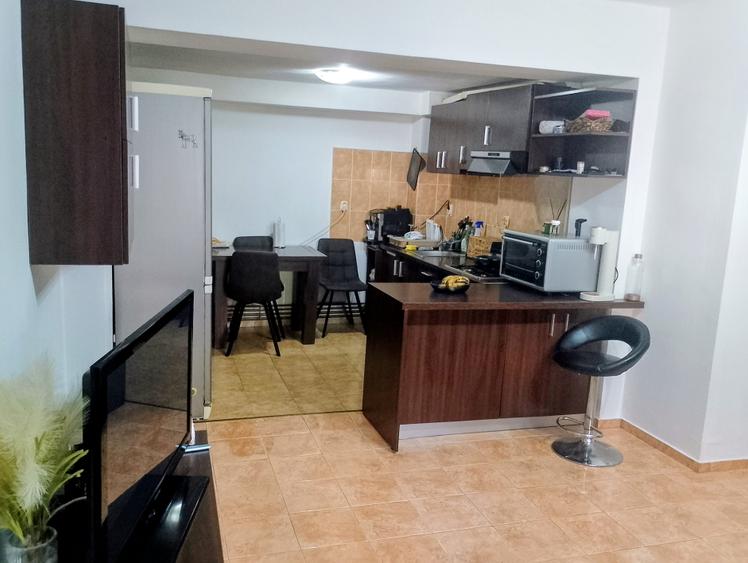 Apartament cu 3 camere în Telegrafului