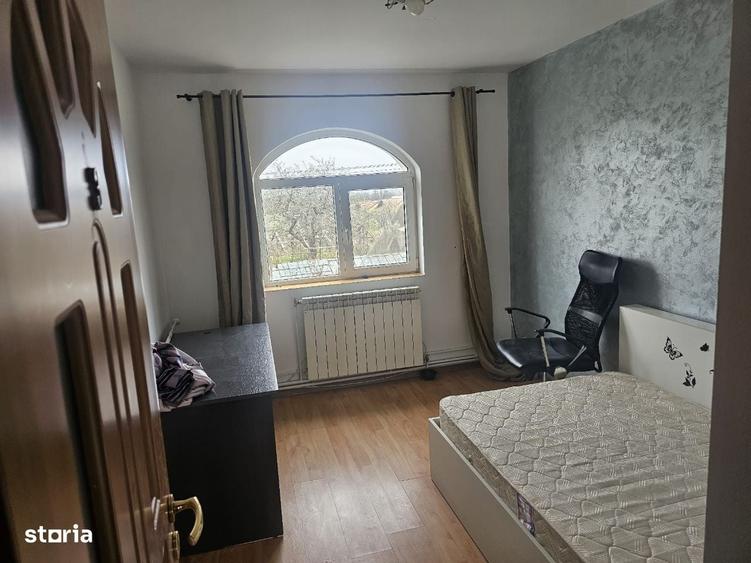Casă cu 4 camere cu Teren 15000 Mp în Galata