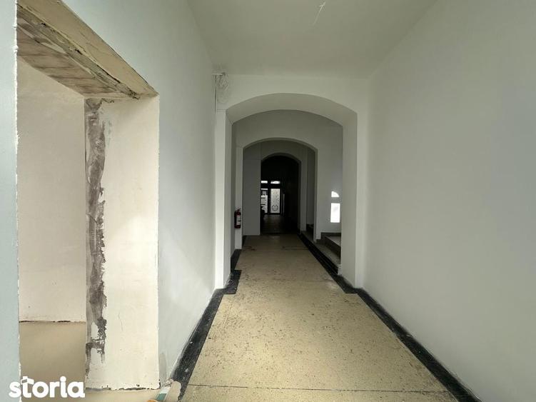 Spatiu parter, sursa apa in el, 13mp, centru, Cuza Voda - 11