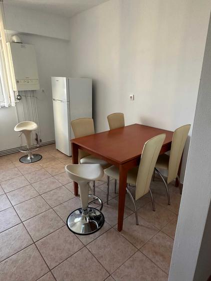 Inchiriez Apartament 2 camere, decomandat - 2
