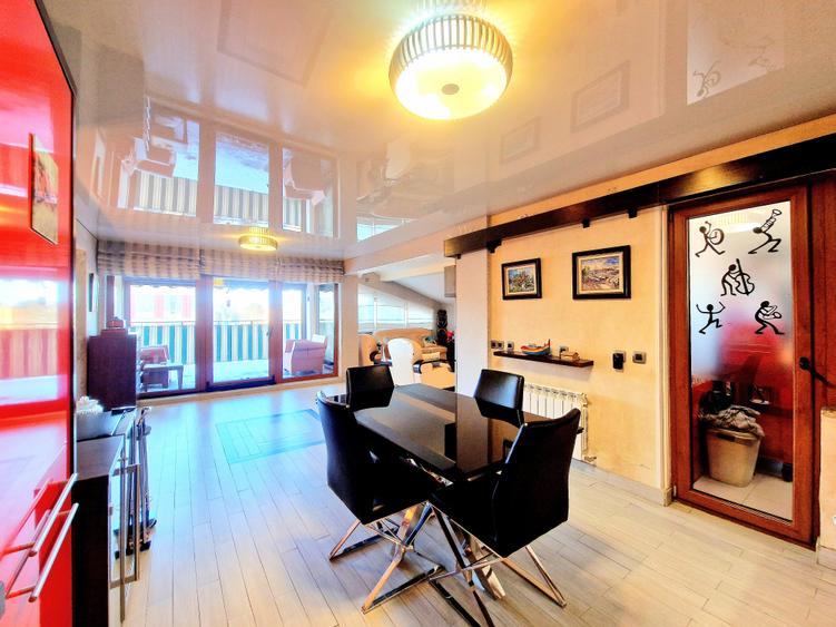 Penthouse cu 4 camere decomandat, mobilat în Inel II