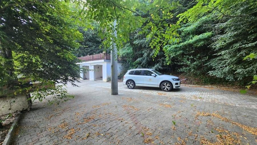 Casă individuală cu 6 camere cu Garaj în Sucevița