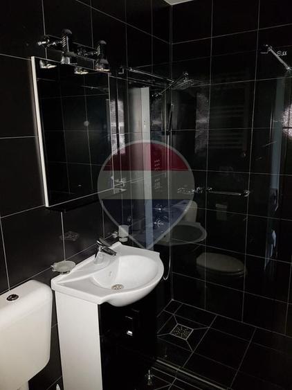 Apartament cu 2 camere decomandat, mobilat în P-ța Victoriei