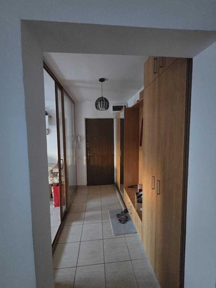 Apartament cu 3 camere semidecomandat în Drumul Taberei