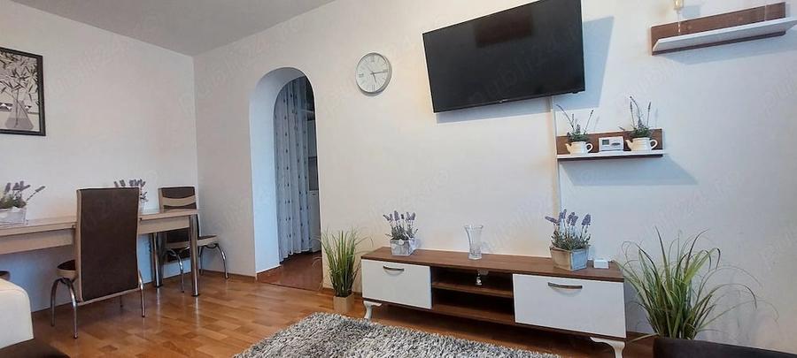 Apartament cu 3 camere semidecomandat în Central