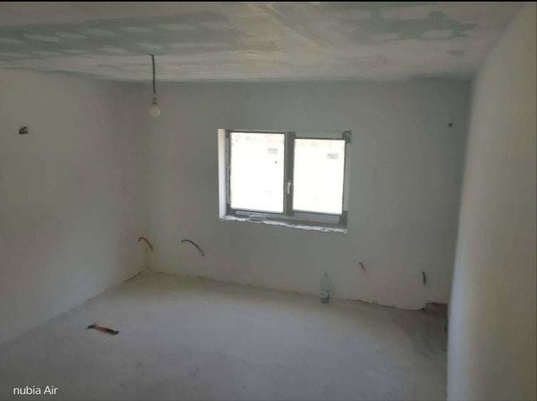 Casă cu 4 camere în Tătărași