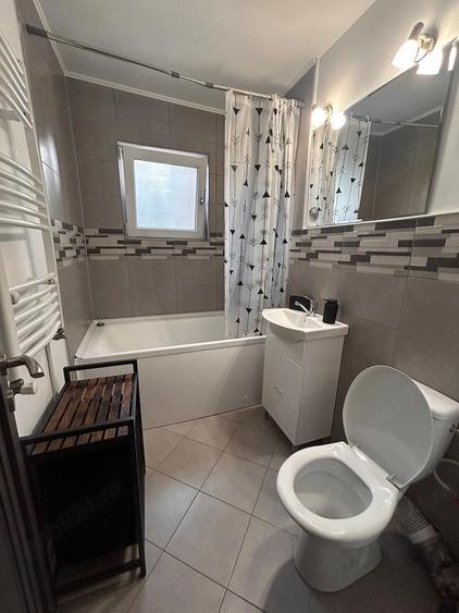 Apartament cu 3 camere decomandat în 1 Mai