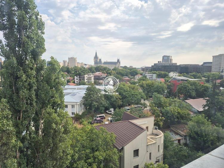 Apartament cu 3 camere decomandat în Podu Roș