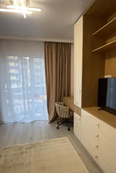 Apartament cu 3 camere semidecomandat în Sud