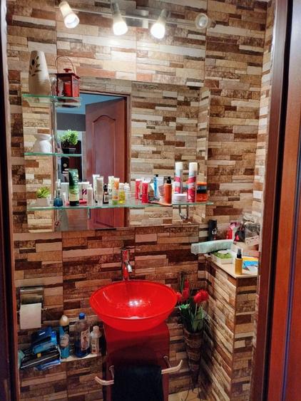 Apartament cu 3 camere semidecomandat în Titan