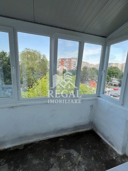 Apartament cu 3 camere semidecomandat în Central
