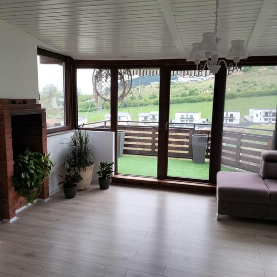 Apartament cu 4 camere decomandat în Florești