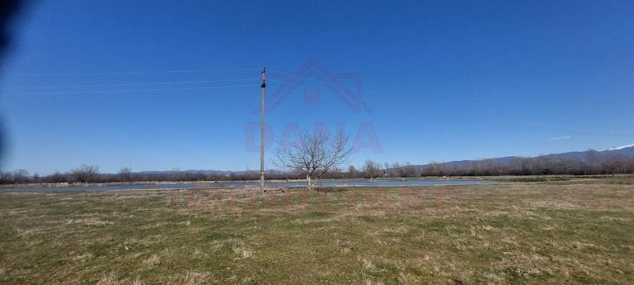 Teren agricol extravilan de 20000 mp, în Vest