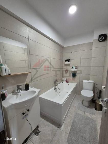 Apartament cu 3 camere decomandat în Bârnova