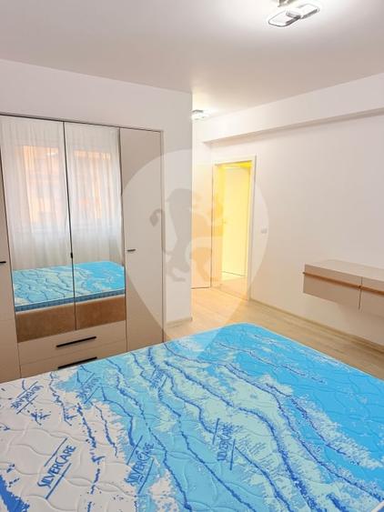 Apartament cu 3 camere decomandat în Tractorul