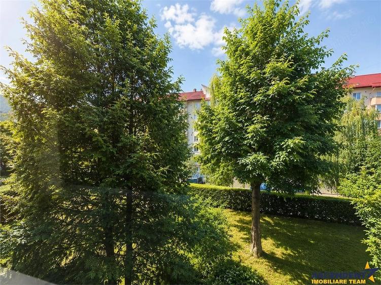Apartament cu 3 camere decomandat în Noua