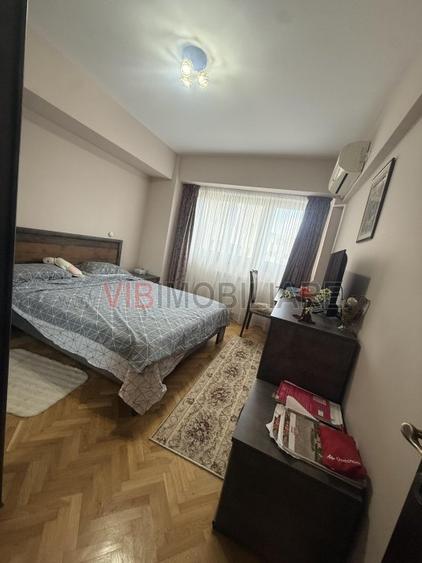 Apartament cu 3 camere decomandat în Victoriei