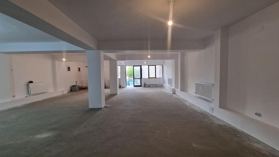 Spațiu comercial, de 200 mp, în Central