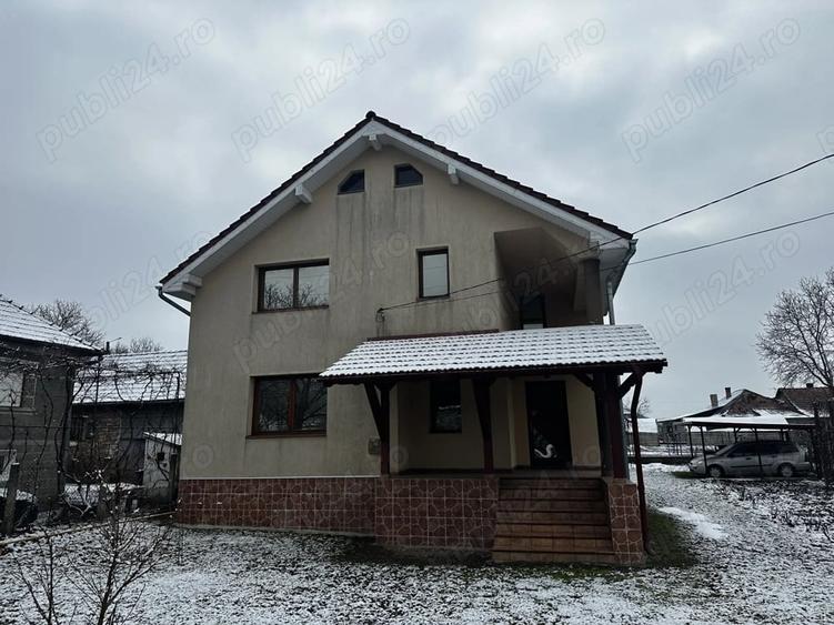 Casă cu Teren 614 Mp în Central