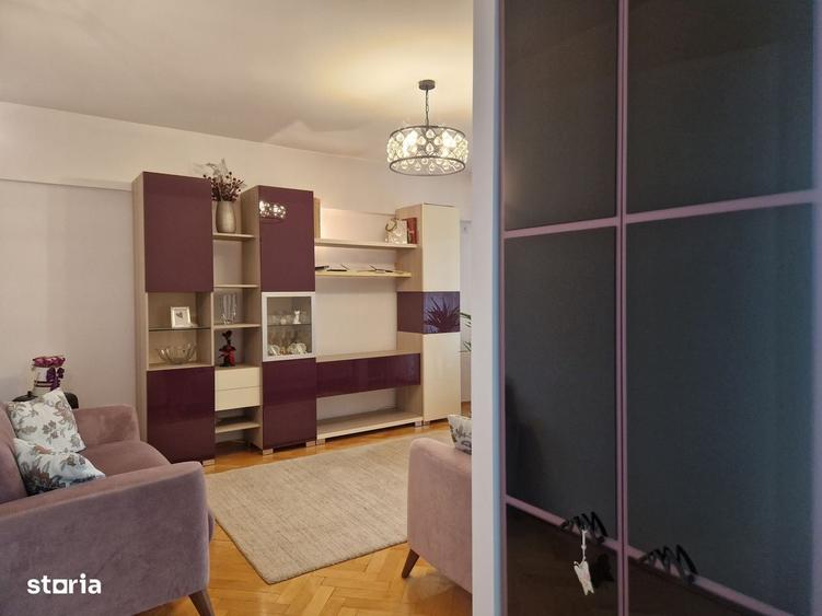 Apartament cu 3 camere decomandat în Central