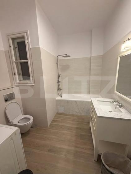 Apartament cu 3 camere semidecomandat, mobilat în Central