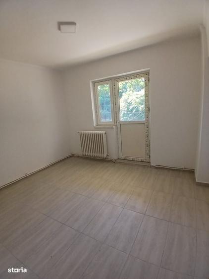 Apartament cu 3 camere decomandat în Nănești